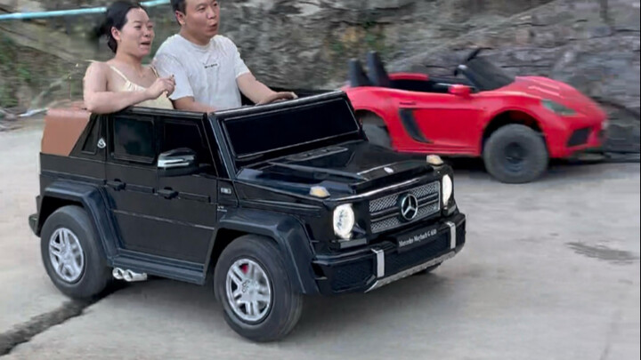 Xế mới của Đại Bảo chở vợ đi dạo một vòng