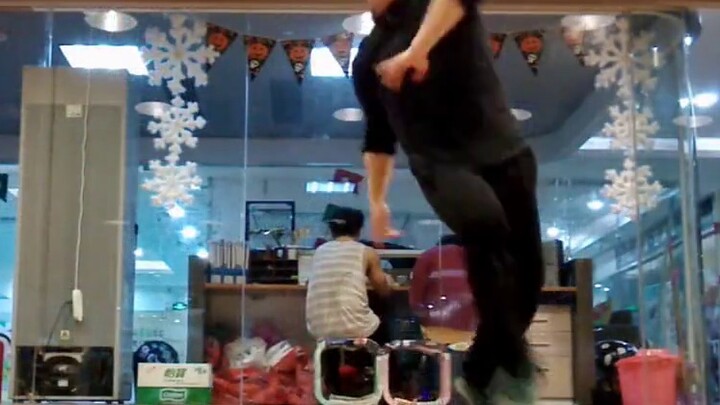 Perpisahan seorang pengacara dengan 15 tahun pengalamannya dalam tari breakdance (video ini adalah k