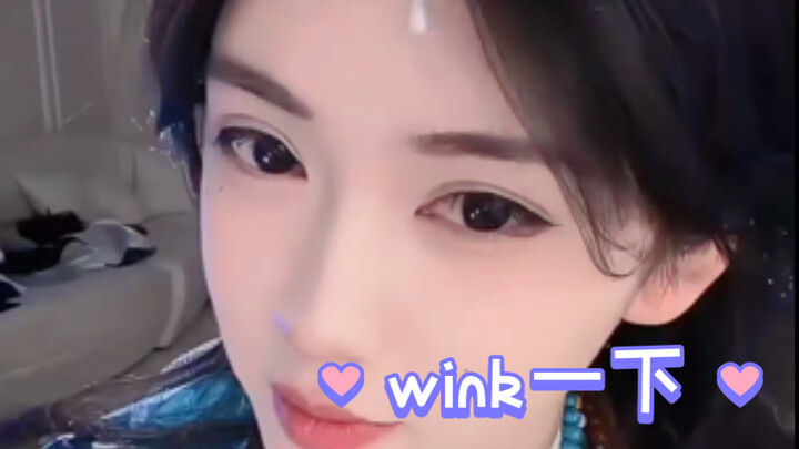 “ขวัญใจน้อยสุขสันต์; ทำหน้าตาแบ๊วน่ารัก สุดท้ายยิ้มขี้เล่นทีนึง หลงรักไปแล้ว!”