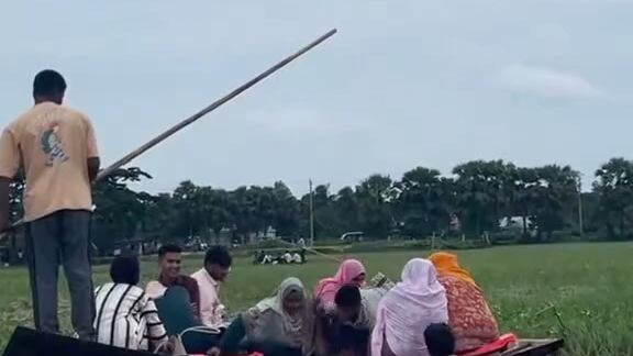 হাসতে হাসতে আমি শেষ।