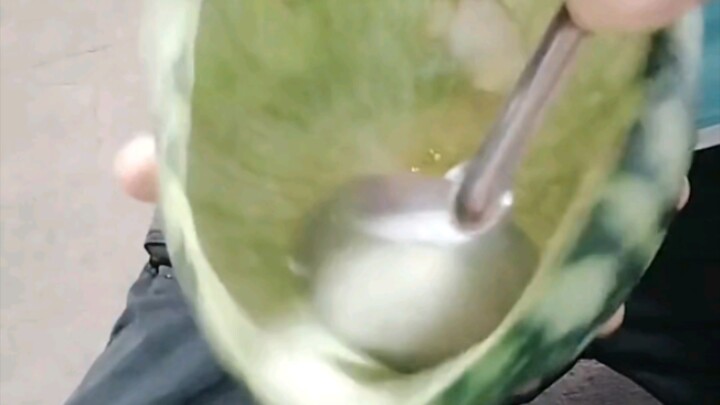 Melonnya udah kamu makan sampai tinggal dinding sel aja.