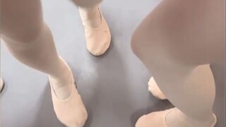 The best dance shoes for the dancer Xiao Moli who finishes her get out of class early