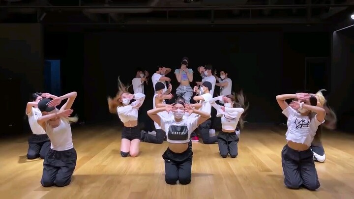 Lalisa dance pracrice