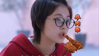 تشترك لين مياومياو مع والدها في تناول الشواء، وعندما تُسأل عن أسئلة شخصية، هل هذا حقًا جيد؟