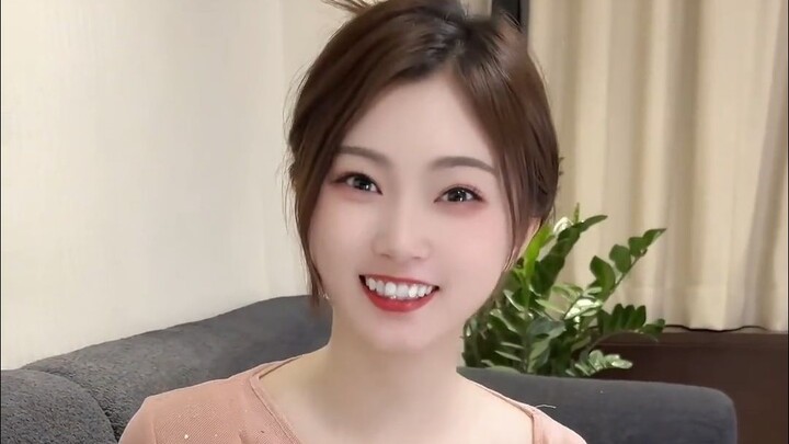 Chị gái tôi rất bừa bãi.