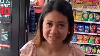 يوم غريب لموظفة الكاشير في السوبرماركت | تعلم الكلمات عبر تصفح الإنترنت 88