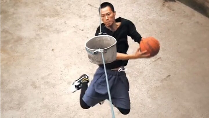 Không phải đâu anh bạn, Người Sắt đang đề phòng cậu á?!