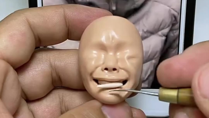 Hãy nhìn vào tác phẩm của người thợ thủ công, nó trông giống như