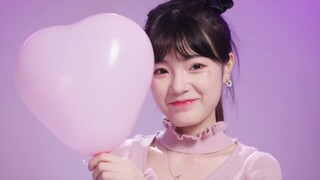 Tôi có thể hỏi bạn thả cô gái ngọt ngào bên trái hay cô gái nóng bỏng bên phải không [cười]