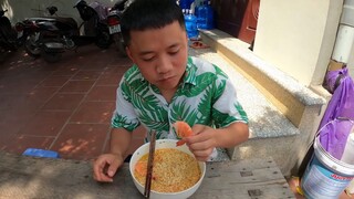 Hưng Troll _ Bát Mì 10K Và Bát Mì Tôm Hùm 1 Triệu Khổng Lồ _ Cái Kết Cho Thằng Em Tham Ăn