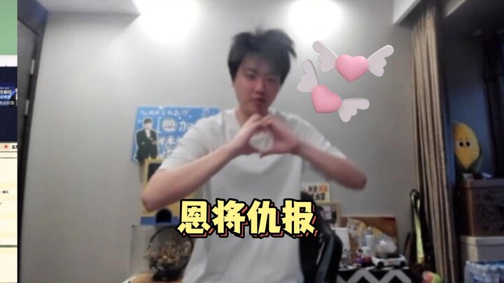 الرئيس يمنح تومي هدايا، فتقوم تومي برقصة APT رائعة، ويبدو أنها ترد الجميل للرئيس بمثل هذا التصرف!