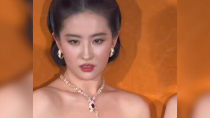 Such a tempting Mom Fei