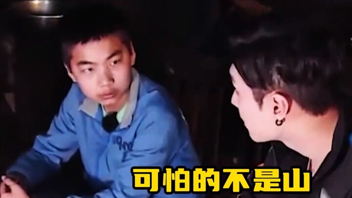 A golden phoenix can soar from the deep mountains—perhaps a phoenix once fell here.