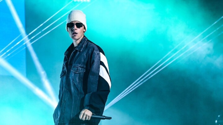 Justin Bieber Live Acapella Performance of "Stay"