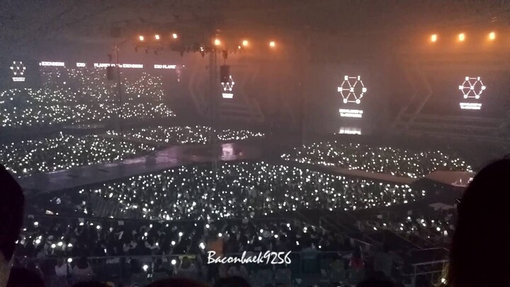 160724 The EXOr'DIUM in Seoul 엑소디움  EXO-L singing Peter Pan before encore