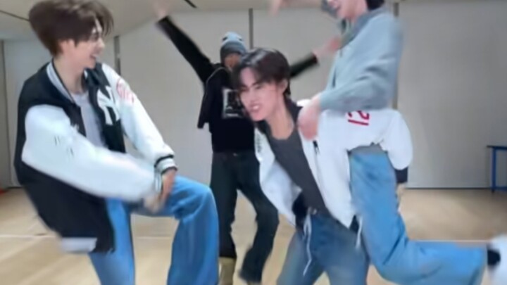 Cortis, kalian udah akrab sama TWs ya? Adik ipar ngegibahin kakak ipar, hahaha!