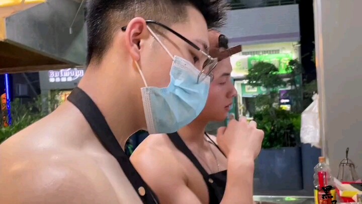 That muscular guy at the barbecue place—does anyone know where this shop is? I so want to go! I’d lo