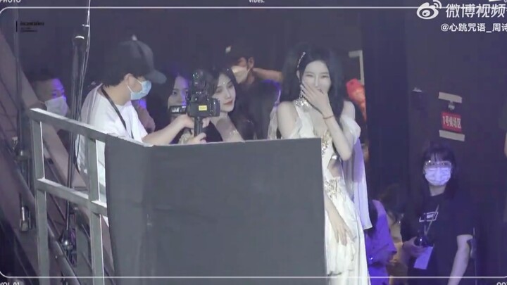 Youmai Xiaoyu Dances H-Team’s “Sweet Trap” Live!