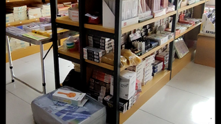 辞职在小学开文具店一个月，先帝创业未半被小学生骗得裤衩子都没了