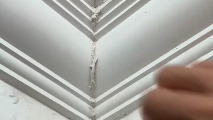 Apa perekat terkuat untuk lis plester?