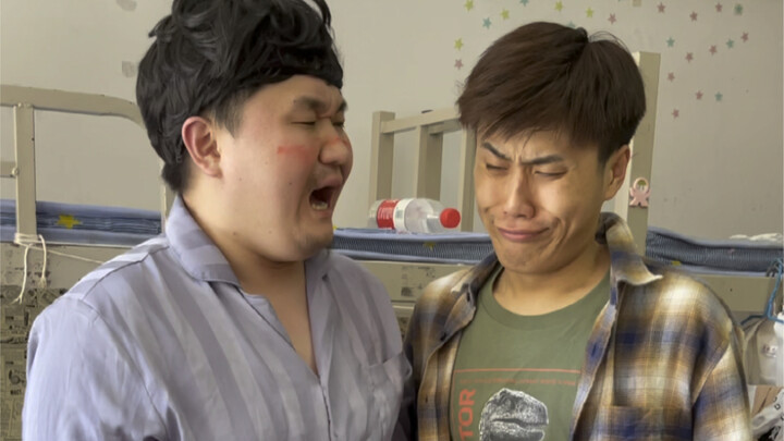 Các phụ huynh khác nhau đưa con đến ký túc xá