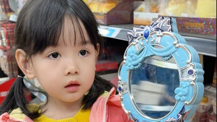 Mặc dù cô ấy không biết chọn quà, nhưng lại có cái nhìn đúng đắn về chính mình.