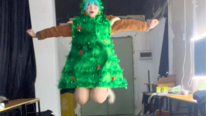 Who can resist a flying Christmas tree!