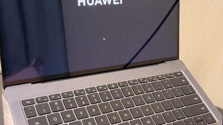 Mari kita lihat betapa sulitnya menggunakan laptop Huawei yang harganya hampir 10 ribu yuan