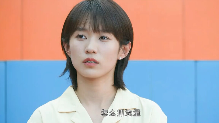 An unassuming auntie turns out to be a top-notch history teacher! Teacher Lei customizes a one-of-a-