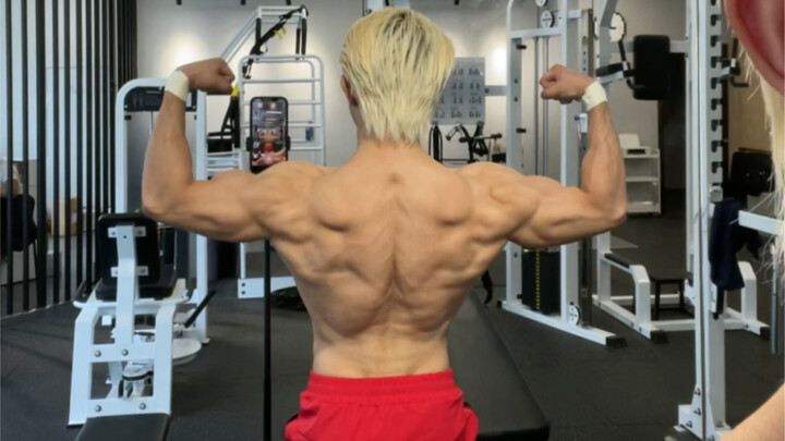 Kakarot đẩy tạ nằm 120kg, chẳng ngờ lại vô tình mở được kỹ năng “Quỷ Lưng”?