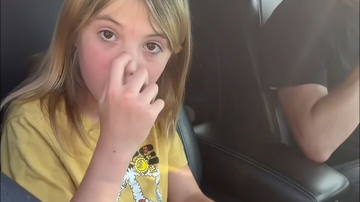 The daughter thought her mom was mad, but when she opened the box, it turned out to be a surprise.