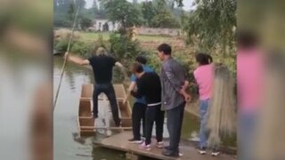 เดี๋ยวหกล้มนะ ฮาทุกฉาก ขำไม่ไหว！#Funny