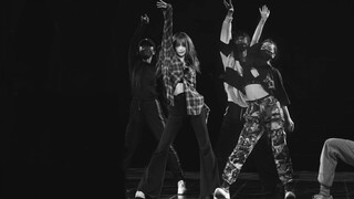 Who understands! I really like the contrast on her stage, she is so charming!!! Can Yu Shuxin have m