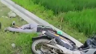 kasian bang ojolnya nyungsep😆😂
