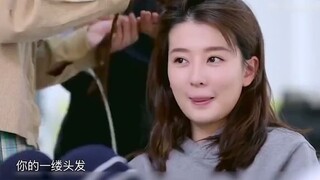 Kiều Hân và Bạch Lộ đang loay hoay tìm lời khuyên về tình trạng rụng tóc, trong khi tóc của Lộc Hàm 