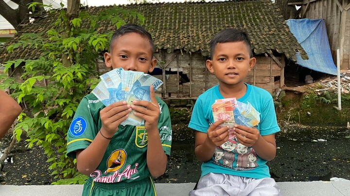 Ng3rjain bocil-bocil pakek uang