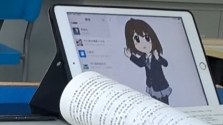 حول الحادثة الوحيدة التي قمتُ فيها بمشاهدة زميلي سرًا لمدة نصف حصة دراسية