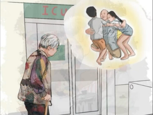 Begitu ibu berbalik, putranya langsung berkumpul kembali dengan ayah dan kakak perempuan.