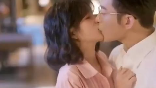 Setelah dikhianati mantan pacarku, aku menikah dengan ayahnya