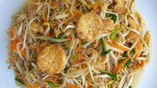 ผัดถั่วงอกให้กรอบอร่อยง่ายๆ ใส่หมูสับ เต้าหู้ไข่  Stir Fried Bean Sprouts with Pork