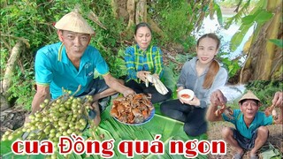 vợ chồng Tư bắt cua luộc ăn tại chỗ quá vui