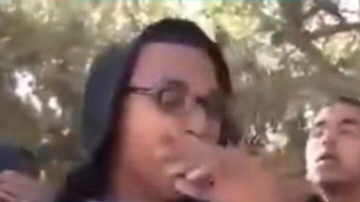 عندما يلعب شخص مهووس بألعاب الجال على الكمبيوتر: