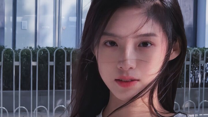 "Bukan aku yang cantik, tapi usiaku yang ke-18."