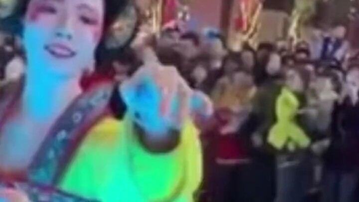 3 tahun lalu, "cewek jongkok" kelahiran 1995 di Xi'an membuat sebuah kota menjadi terkenal berkat sa