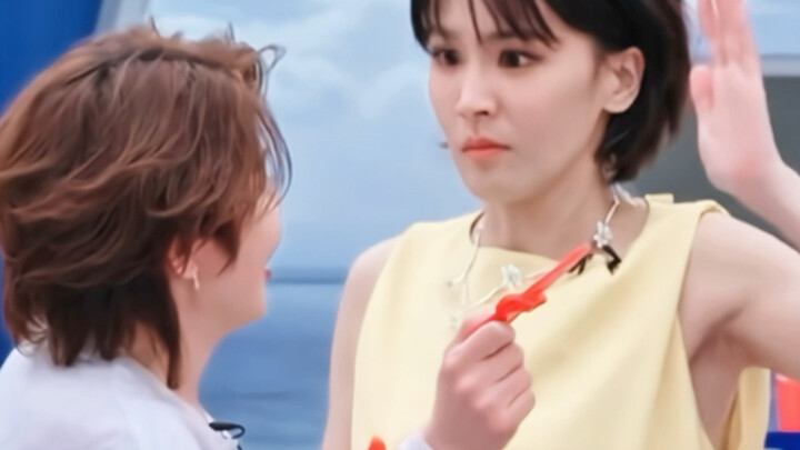 Can you believe it? Wang Meng is completely smitten by Zeng Peici’s cuteness and can’t help herself!