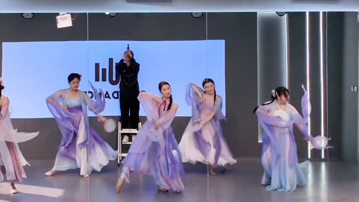"Luo Chun Fu" Chinese style dance full version | The must-do dance in spring is here!