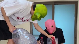 Undang teman Anda untuk menonton Bottle Matching Challenge 2.0