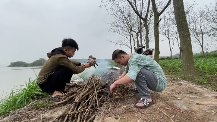 Chuyện Dã Ngoại Bờ Sông Nhóm Lửa Sưởi Ấm Của Anh Em Mình