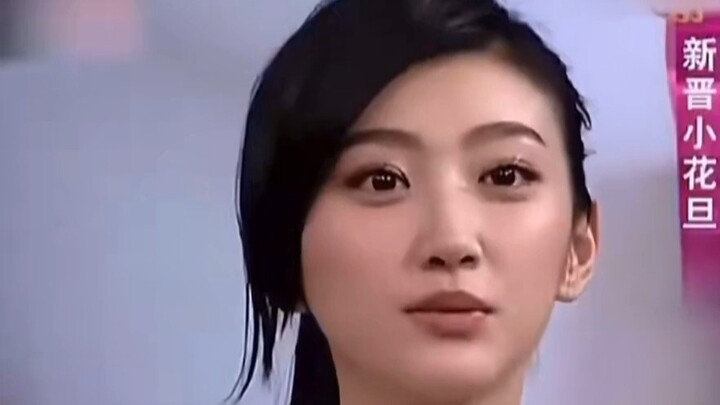 Back then, Sun Yuchen asked Jing Tian a question from the audience—how times have changed, and how f