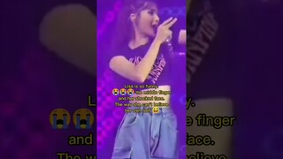 Lisa Middle Finger and her shocked face reaction 😂 #lisa #blackpink #lisamanoban